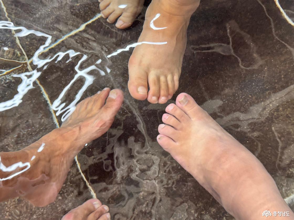 예산 덕산온천 족욕장 엄마 아빠랑 다녀온 후기｜주차장과 발 지압길까지