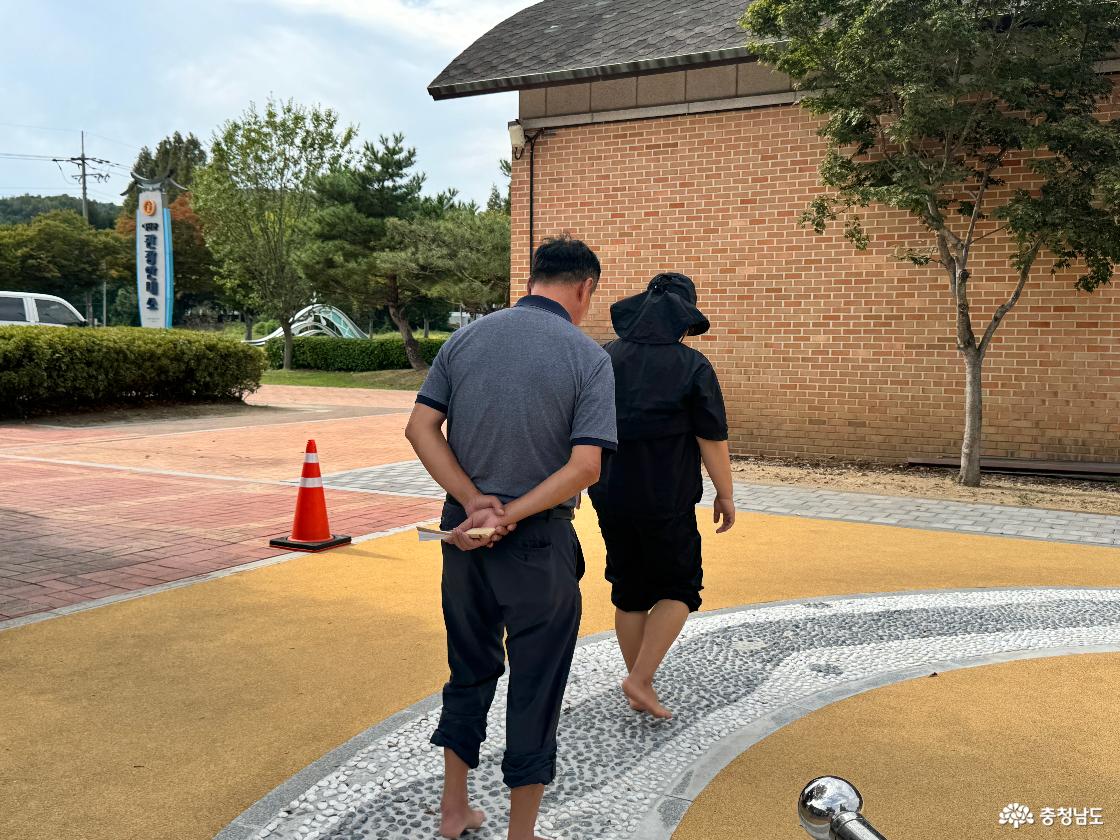 예산 덕산온천 족욕장 엄마 아빠랑 다녀온 후기｜주차장과 발 지압길까지