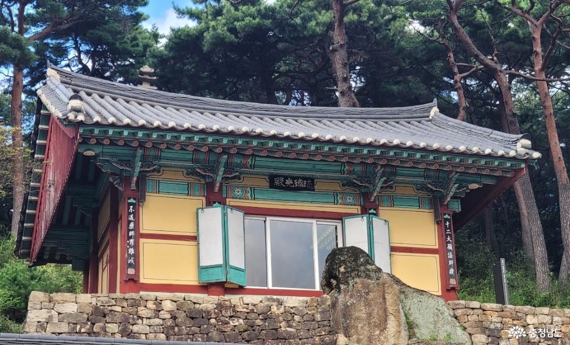 천년고찰 당진 영탑사 유리광전.