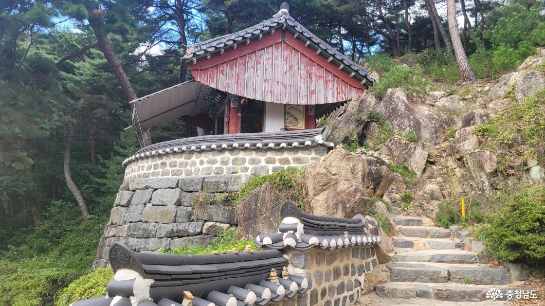천년고찰 당진 영탑사 산신각.