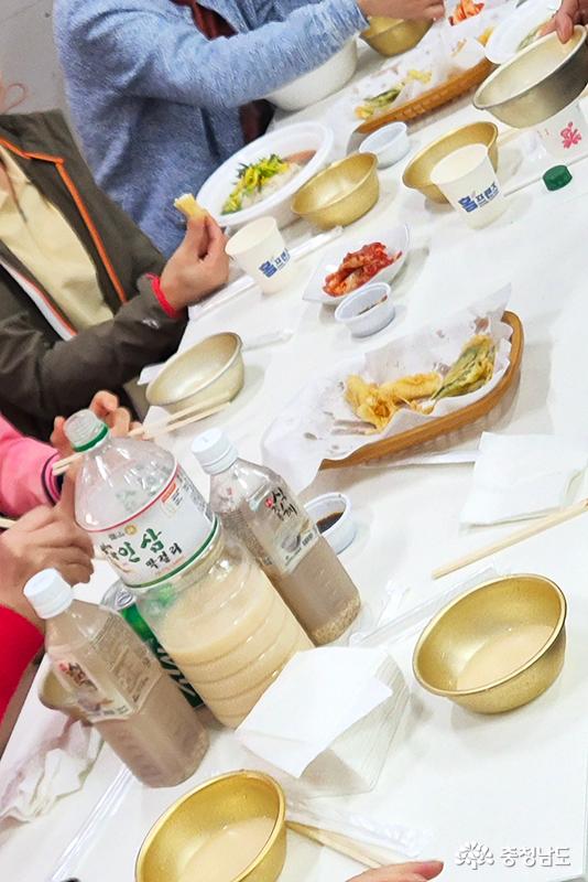 인삼튀김과 국수, 인삼막걸리로 차린 점심