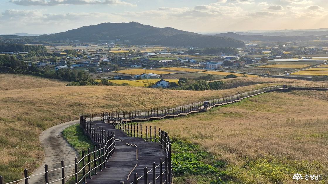 한우목장길 전망대에서 바라본 왼쪽 풍경 - 한눈에 내려다보이는 웰빙길