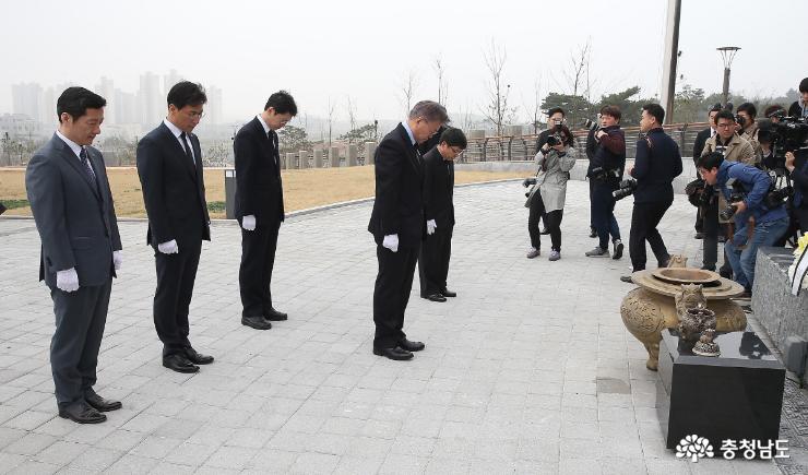 충혼탑 참배