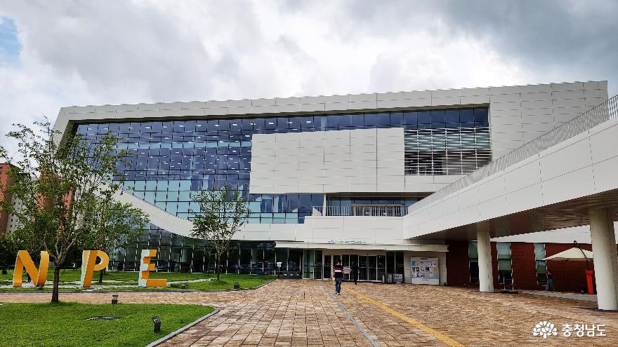 충남 도서관 전경