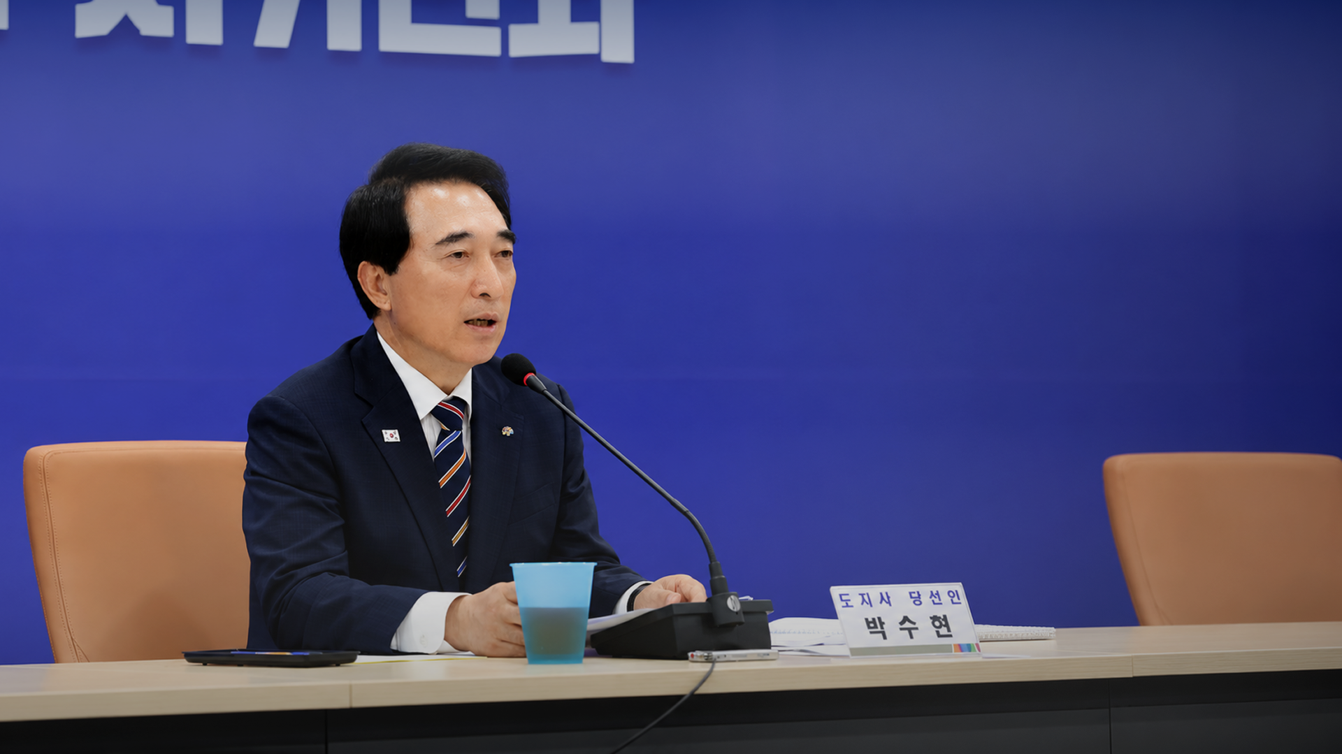 메인 비주얼 슬라이드 이미지03